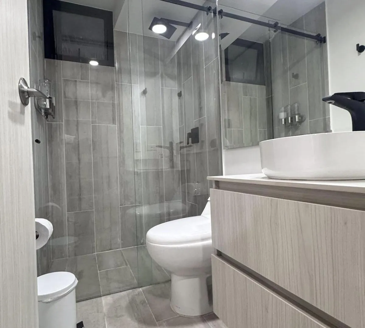 Terraza Privada En Laureles Con Aire Acondicionado Apartment Medellin